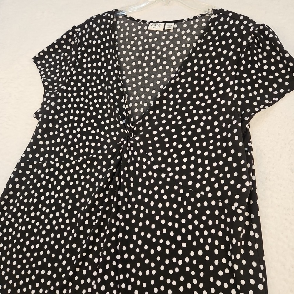 Cato Womens Blouse Plus Size 18/20W Short Sleeve Ruched V Neck Black‎ Polka Dot